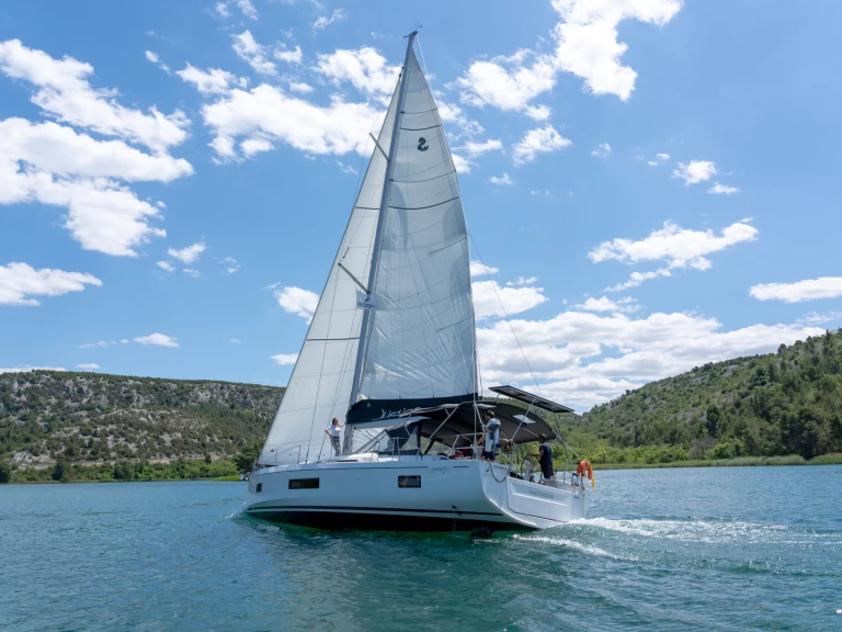 Sailboat to hire Skradin at the best price