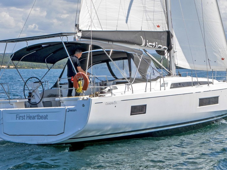 Hire Sailboat Bénéteau with a boat licence