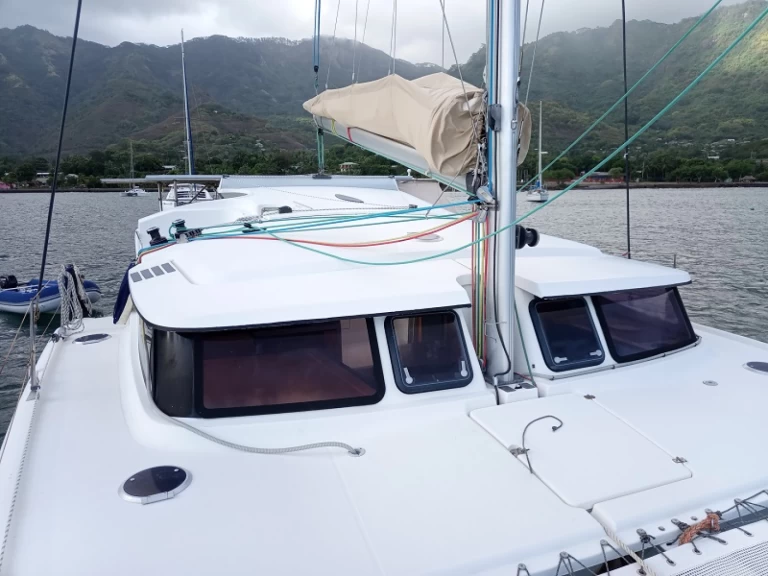 Yacht hire Anna Maria Bay cheap Mahe 36 Evolution