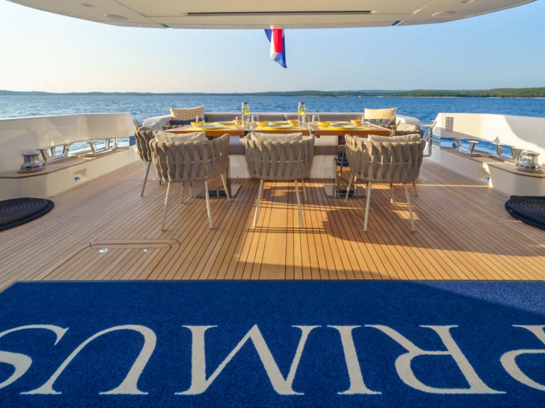 Hire Luxury Yacht Sanlorenzo with a boat licence