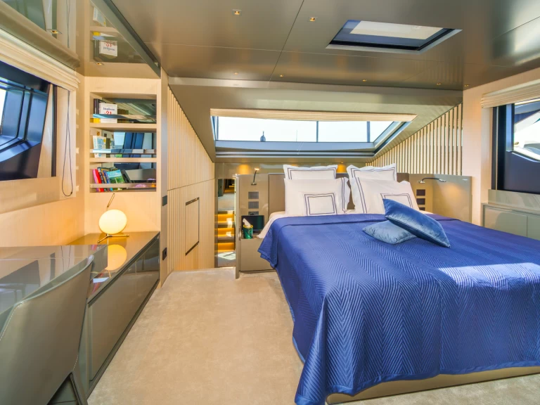 Luxury Yacht to hire Seget Donji at the best price