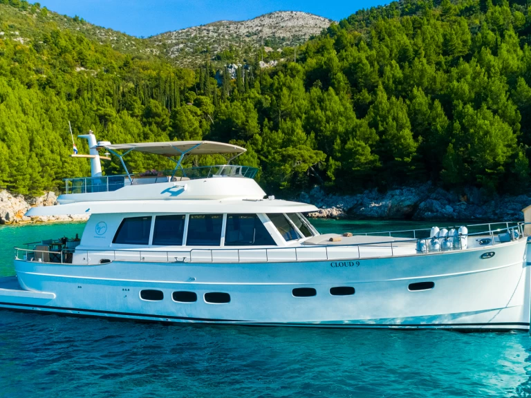 Yacht hire Dubrovnik cheap Motoryacht C9