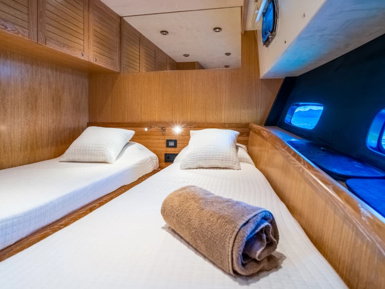 Charter a  Motoryacht C9 in Dubrovnik on Samboat