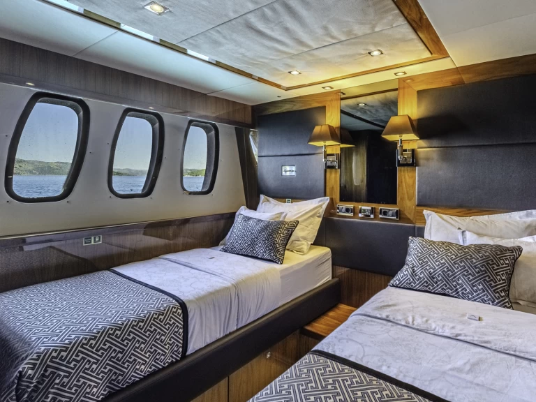 Yacht charter Trogir - Sunseeker Sunseeker Yacht 34M on SamBoat