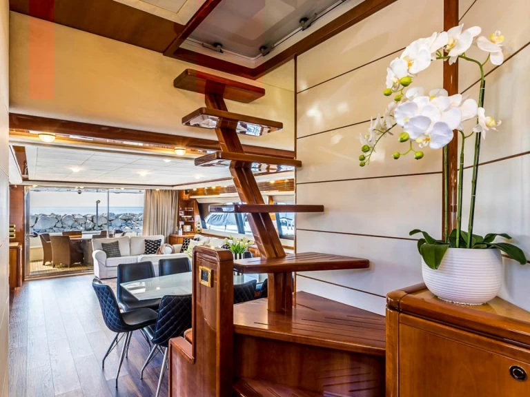 Yacht charter Seget Donji - Ferretti Ferretti 880 on SamBoat