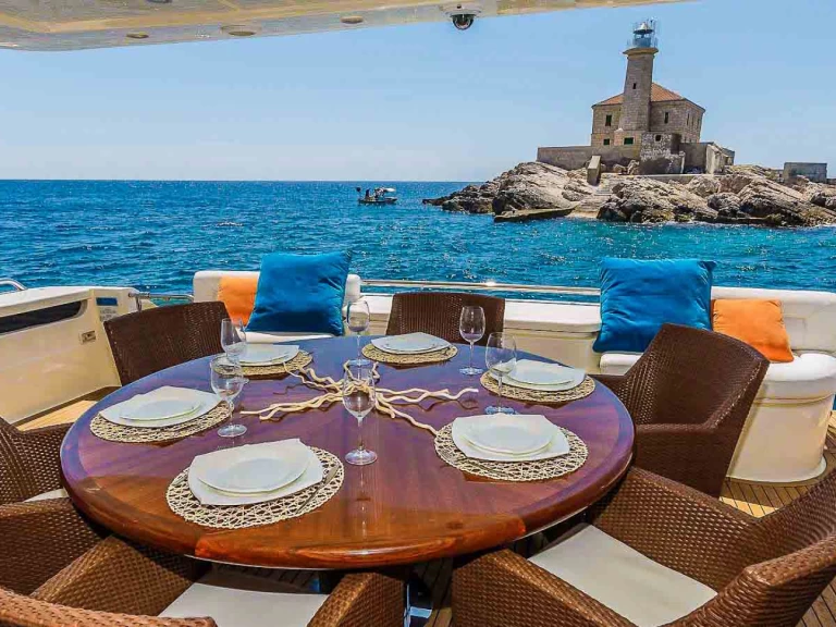 Hire a Ferretti Ferretti 880 Seget Donji