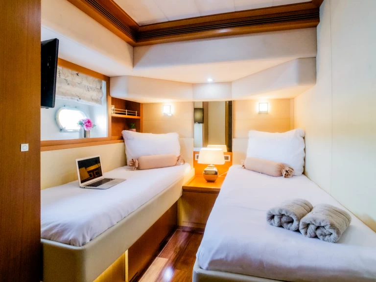 Yacht hire Split cheap Ferretti 780