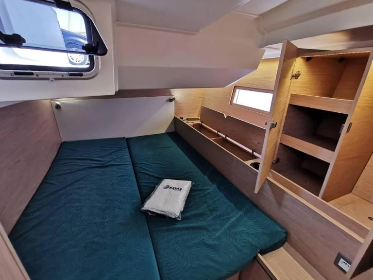 Hire a Bénéteau Oceanis 51.1 Nikiána