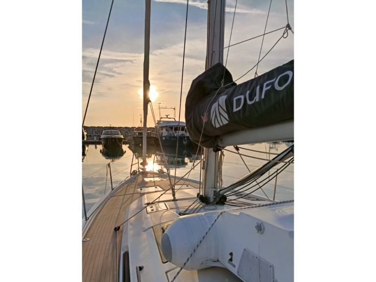 Yacht hire Furnari cheap Dufour 470