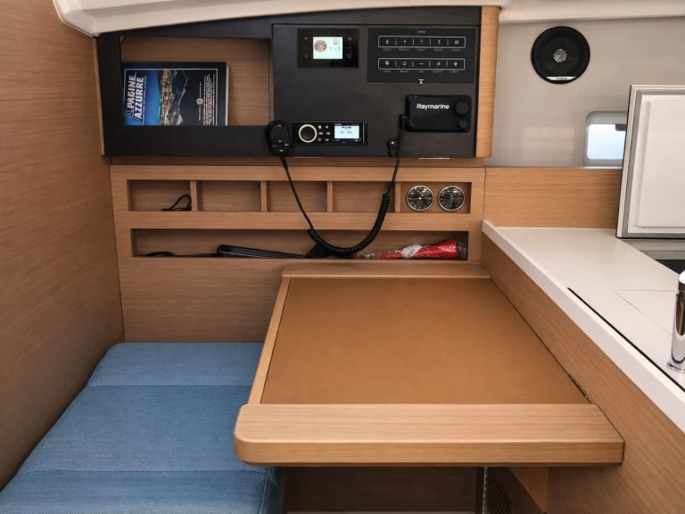 Sailboat hire in Nettuno - Jeanneau Sun Odyssey 410