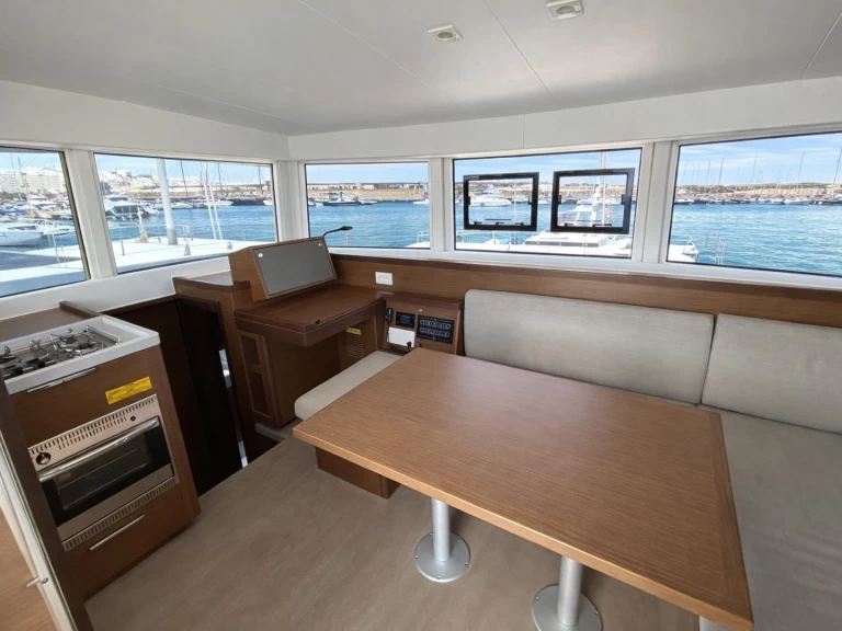 Yacht charter Nettuno - Lagoon Lagoon 40 on SamBoat