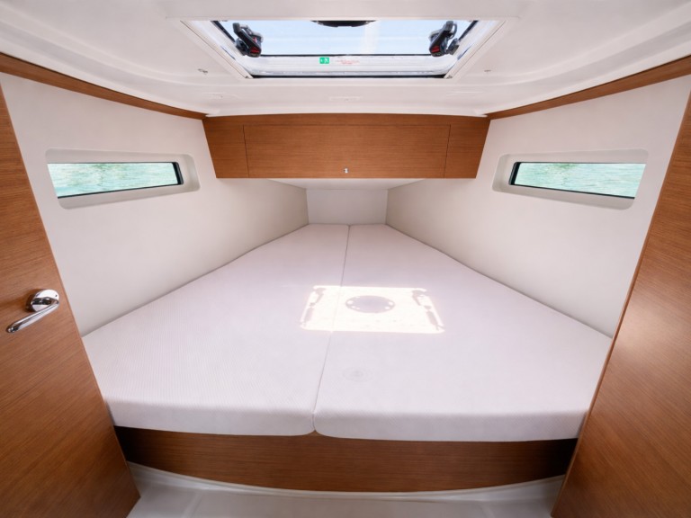 Yacht charter Nettuno - Jeanneau Sun Odyssey 350 on SamBoat