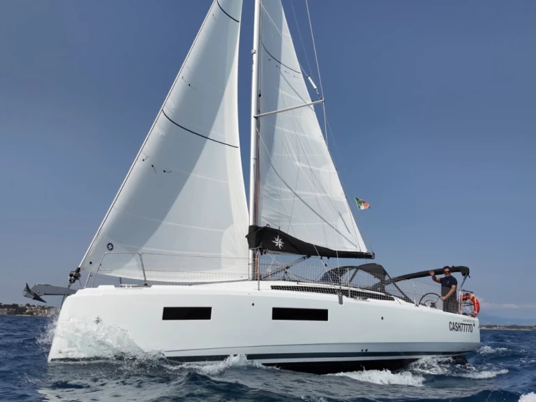 Hire a Jeanneau Sun Odyssey 380 Nettuno