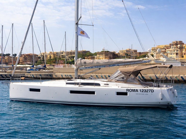 Hire Sailboat with or without skipper Jeanneau Nettuno