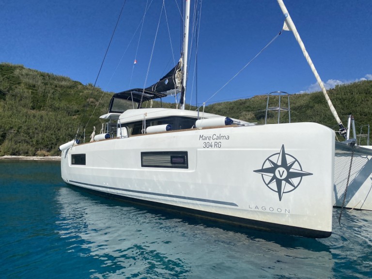 Catamaran to hire Pula at the best price