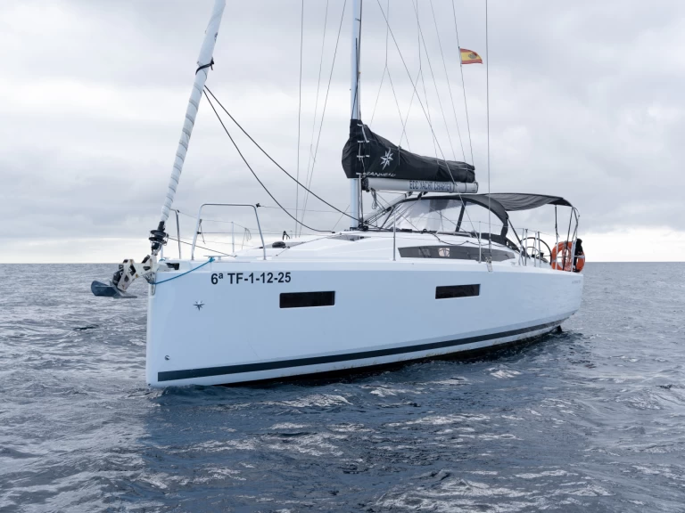 Charter a Jeanneau Sun Odyssey 380 in San Miguel De Abona on Samboat