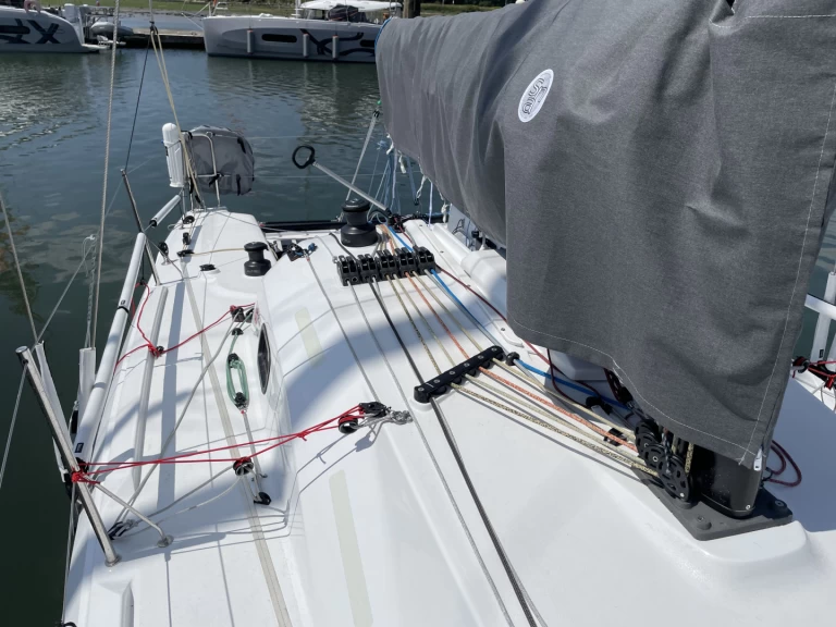 Sailboat to hire Lorient at the best price