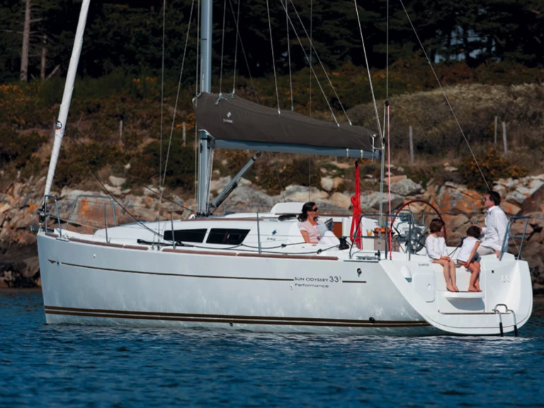 Sailboat hire in Saint-Quay-Portrieux - Jeanneau Sun Odyssey 33i