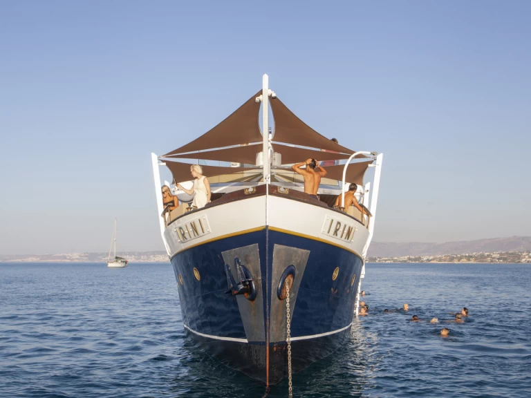 Hire Motorboat Custom Made with a boat licence