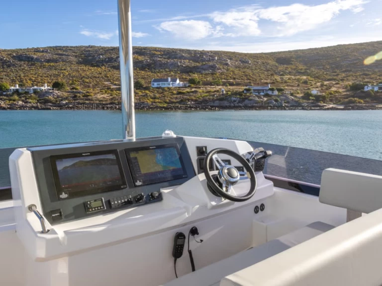 Charter a Leopard Leopard 46PC[G] in Cogolin on Samboat