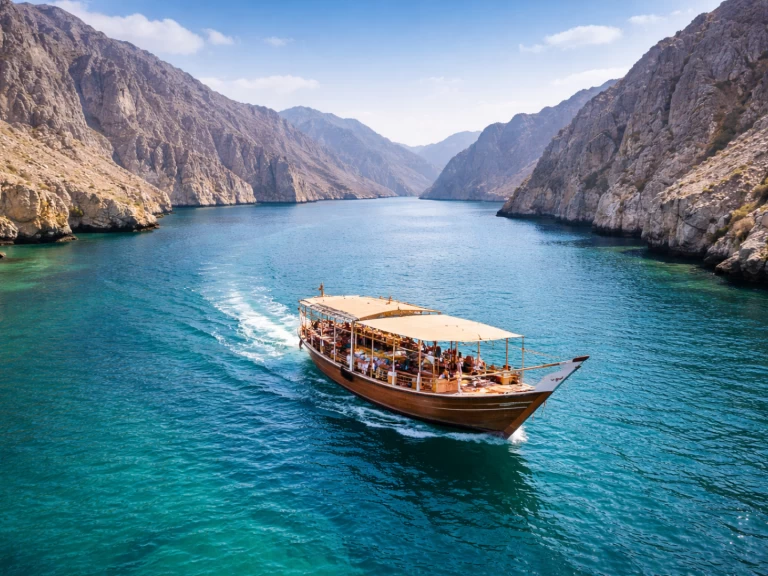 Sailboat to hire Khasab at the best price