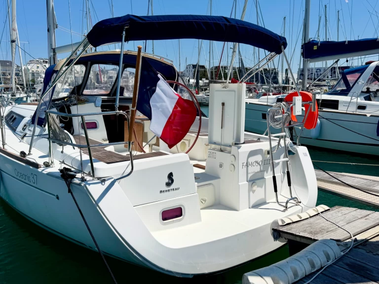 Yacht hire Les Sables-d'Olonne cheap Oceanis 37