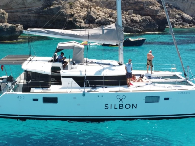 Hire Catamaran Lagoon with a boat licence
