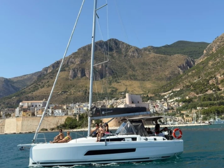 Charter a Dufour Dufour 37 in Castellammare del Golfo on Samboat