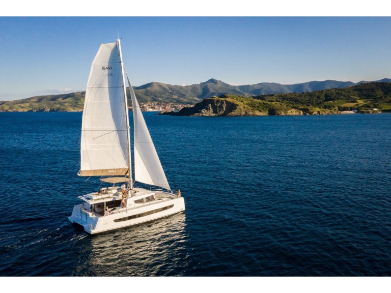 Hire a Bali Bali 4.8 (4 cab +1) Lávrio