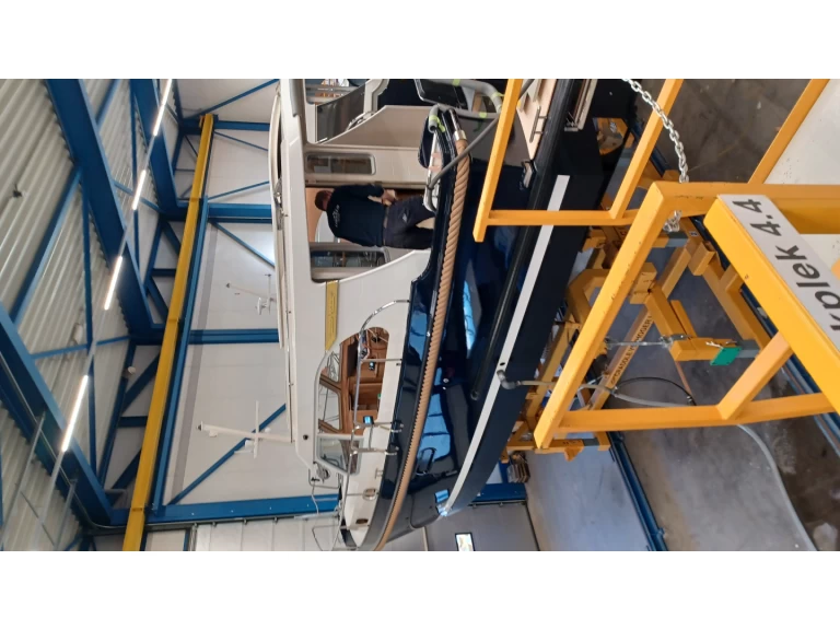 Hire Motorboat  with a boat licence