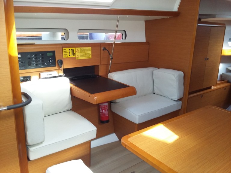 Yacht hire Palamós cheap Sun Odyssey 419