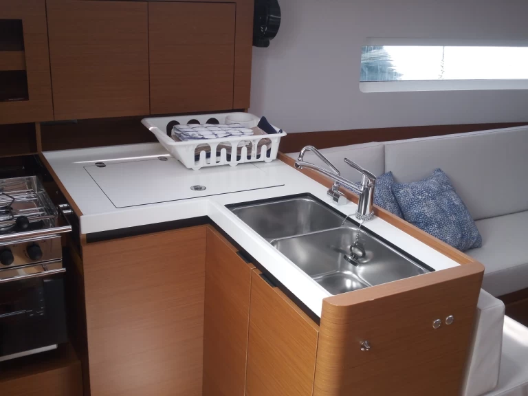 Sailboat to hire Palamós at the best price
