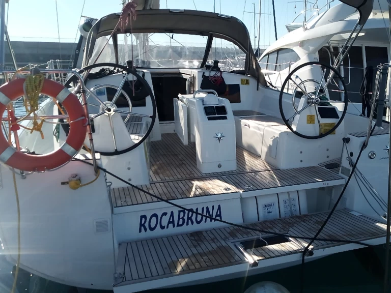 Charter a Jeanneau Sun Odyssey 410 in Palamós on Samboat