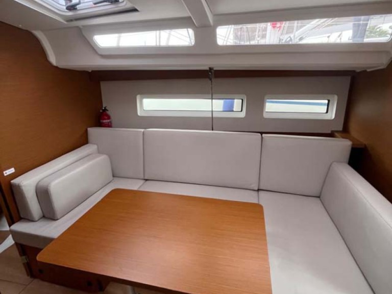 Hire Sailboat with or without skipper Jeanneau Castellammare di Stabia