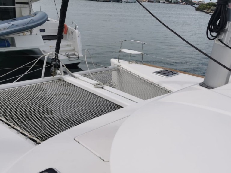 Hire a Lagoon Lagoon 380 Propriano