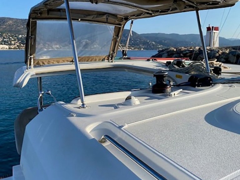 Charter a Lagoon Lagoon 40 in Bormes-les-Mimosas on Samboat