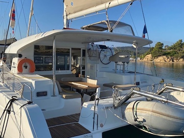 Hire Catamaran Lagoon with a boat licence