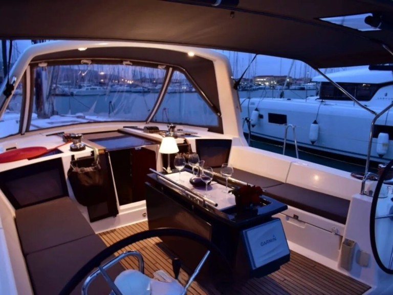 Sailboat hire in Lefkáda - Bénéteau Oceanis 45