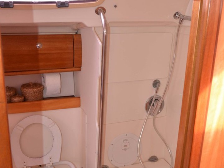 Sailboat to hire Ávdira at the best price