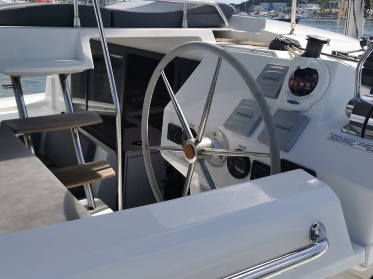 Hire Catamaran Fountaine Pajot with a boat licence