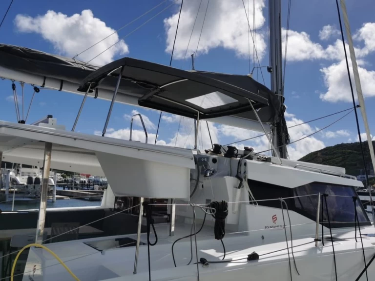 Charter a Fountaine Pajot Isla 40 in Propriano on Samboat