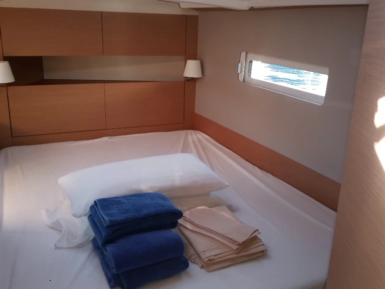 Sailboat hire in Palamós - Jeanneau Sun Odyssey 410