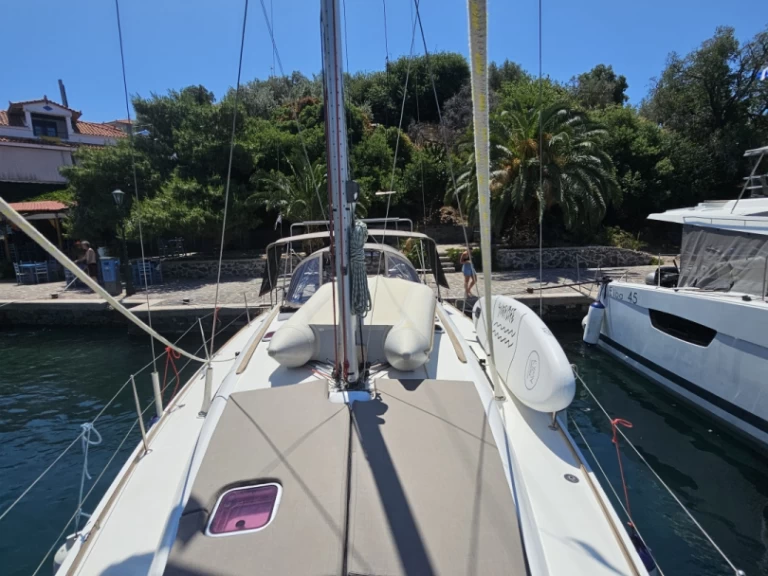 Charter a Jeanneau Sun Odyssey 42i in Kallithea on Samboat