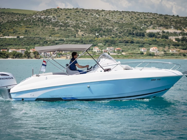 Motorboat hire in Trogir - Bénéteau Flyer 750 Sun Deck