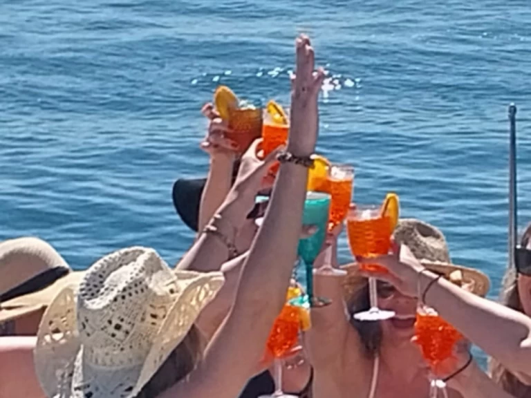 Hire Luxury Yacht with or without skipper Doqueve Marbella