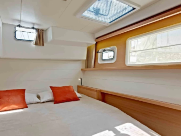 Yacht hire Portofino cheap Lagoon 450 F