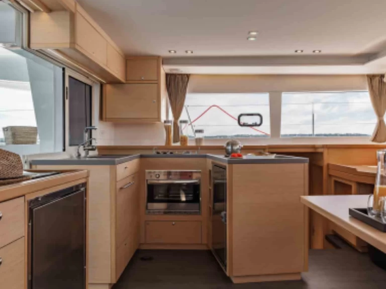 Catamaran hire in Portofino - Lagoon Lagoon 450 F