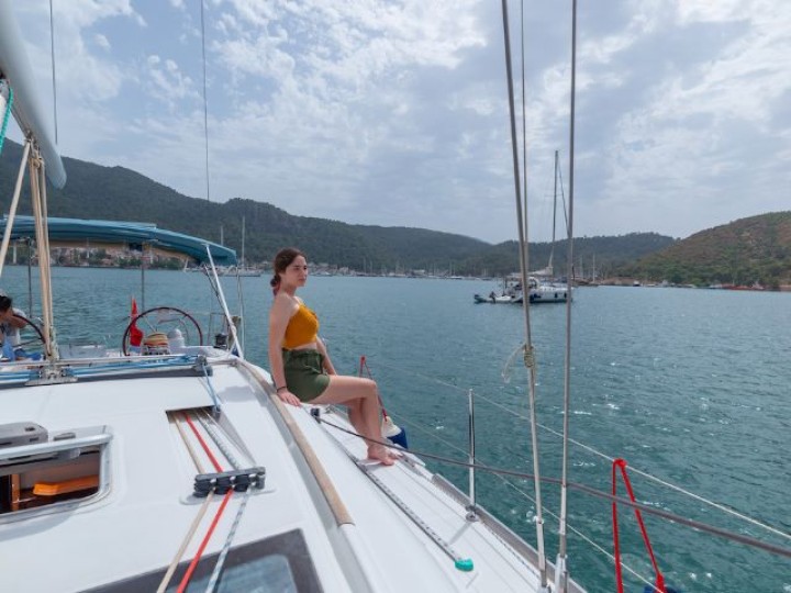Charter a Bénéteau Beneteau Oceanis 40 Cansum in Fethiye on Samboat