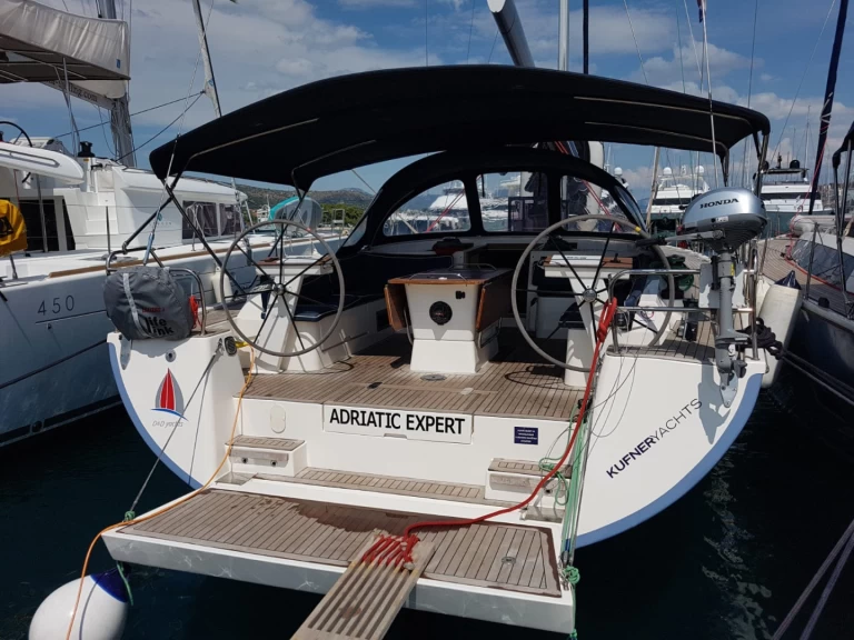 Hire Sailboat D&D Yacht with a boat licence