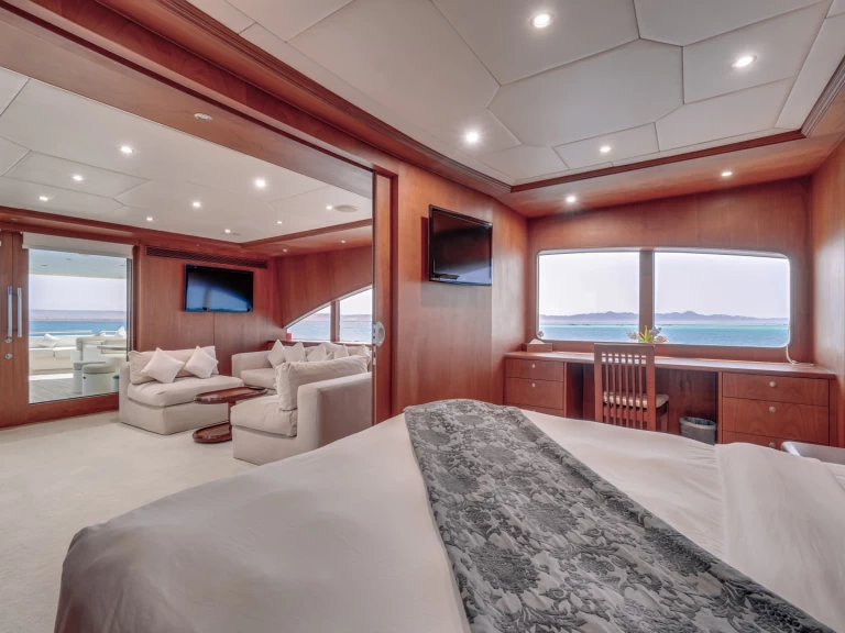 Motorboat to hire El Gouna at the best price